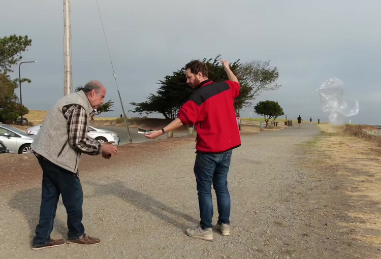 Unfurling the antenna for the second tracker. Picture by K6RGG